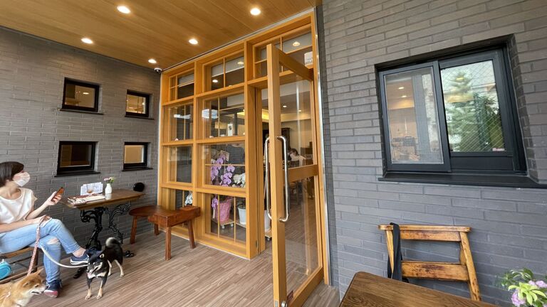 １階カフェ。廣瀬慶二設計。