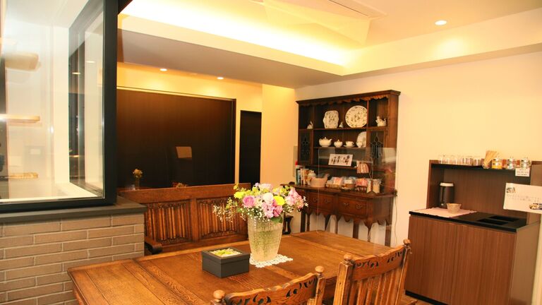 カフェ内部01。廣瀬慶二設計。