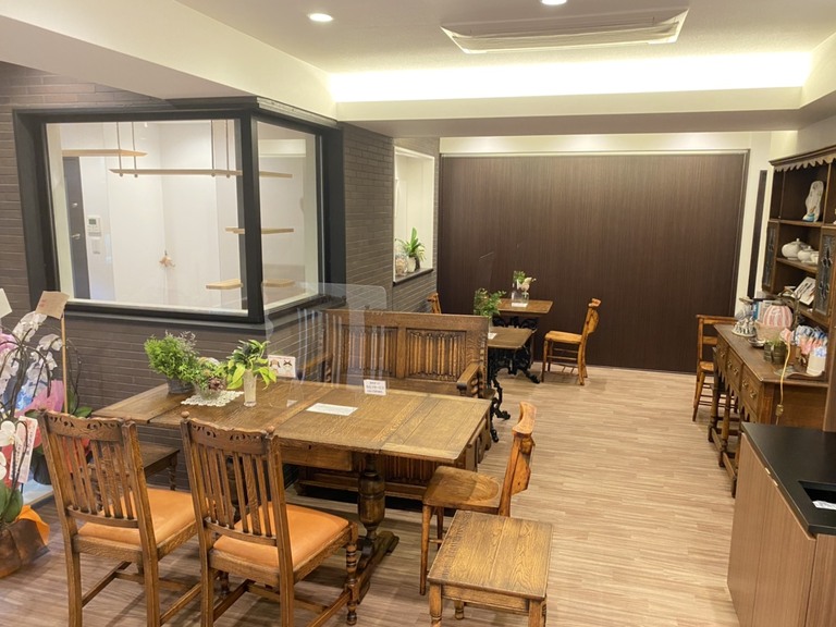 カフェ内部02。廣瀬慶二設計。