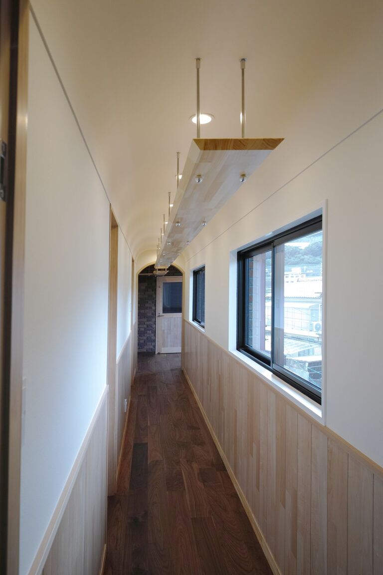 猫と暮らす家。廊下。廣瀬慶二設計。