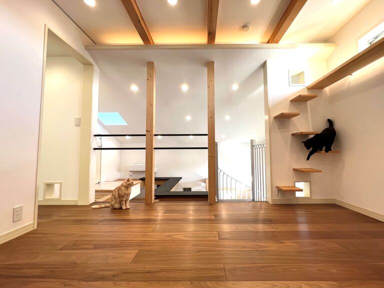 2階にあるリビングルーム。廣瀬慶二設計。